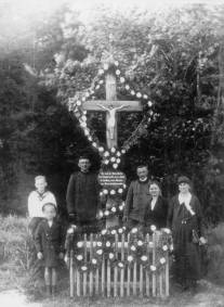 Das Gedenkkreuz bei der feierlichen Einweihung im Jahre 1921